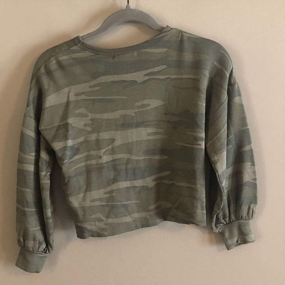 $6❤️Bundled Z Supply Camo Top - Picture 5 of 5